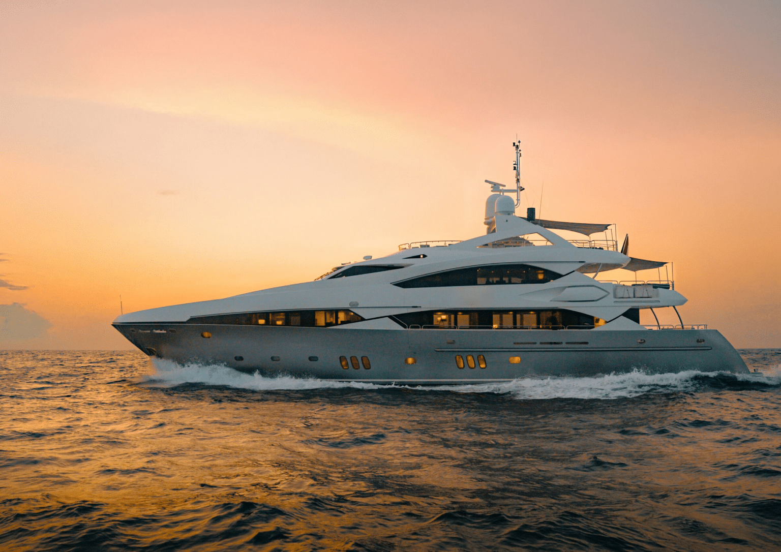 Dubai yacht for rent